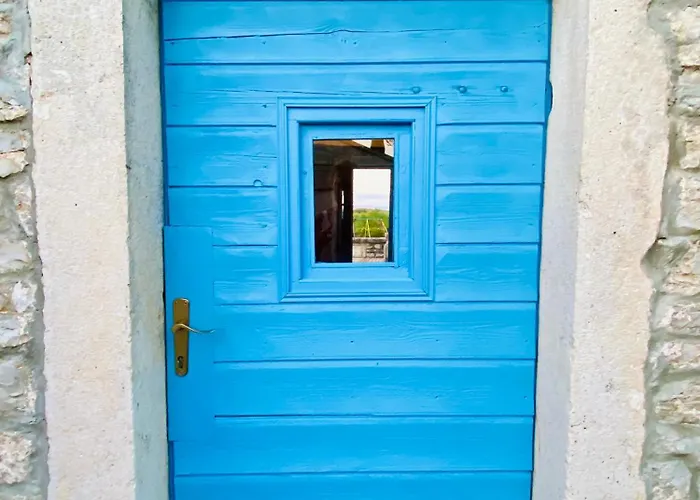 Authentic Stone House Miro Rajki