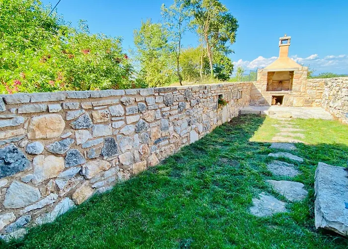 Authentic Stone House Miro * Rajki